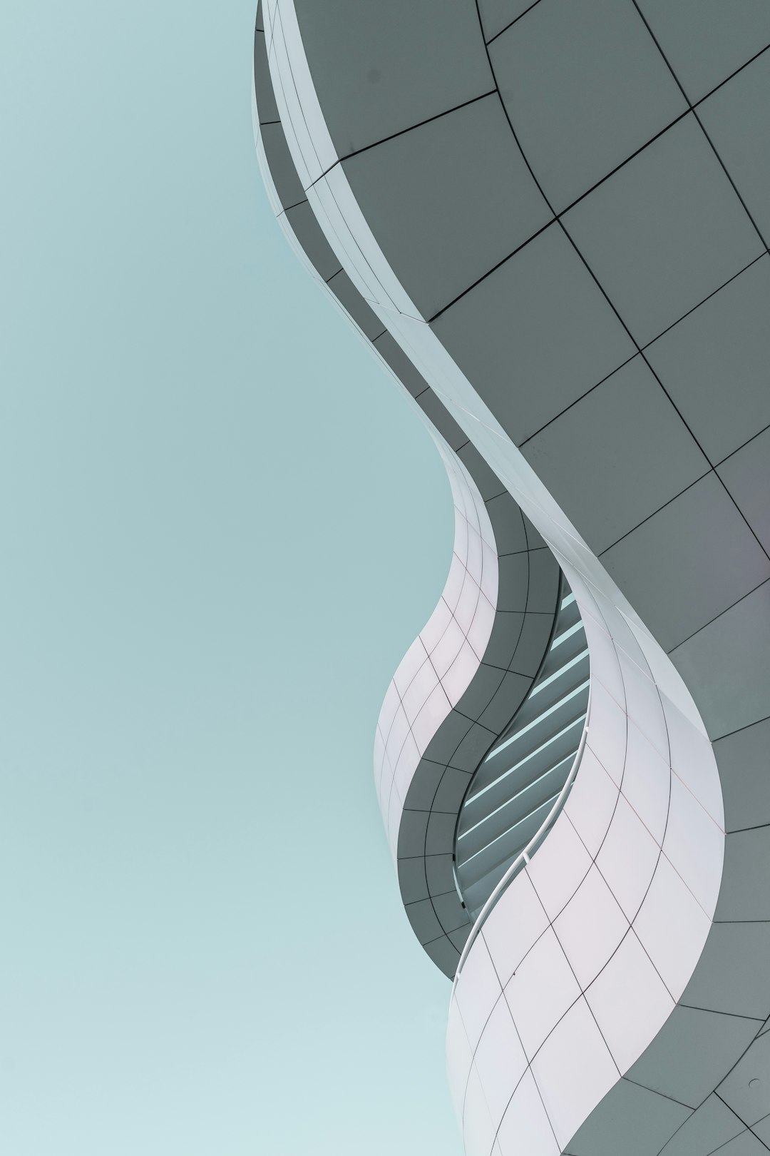 Wave shaped building